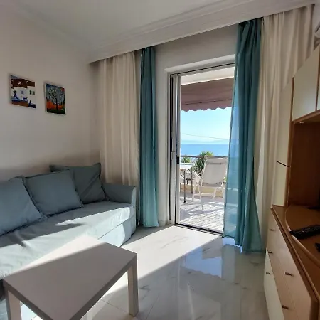 Kariani Beach Apartment *