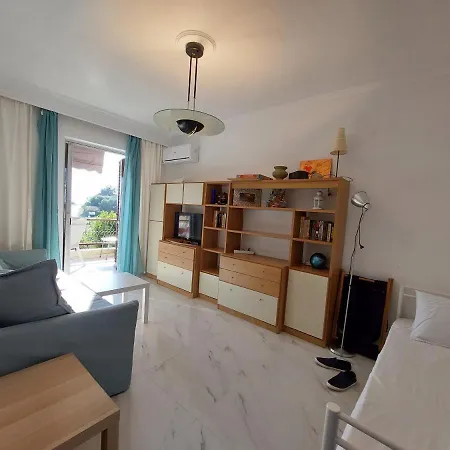 Kariani Beach Apartment *