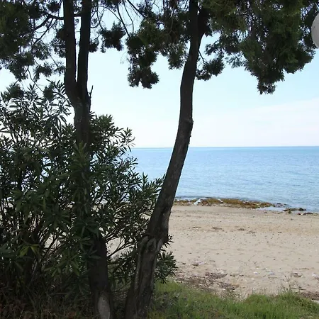 Kariani Beach Apartment *