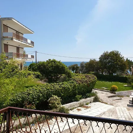 Kariani Beach Apartment *