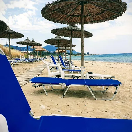 Lägenhet Kariani Beach Apartment